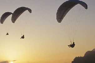 Due piloti friulani stabiliscono i record del mondo di parapendio