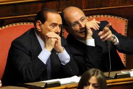 Pdl, Berlusconi:«Io resisto! Non mollo». E Schifani avverte il Pd: «Governo a rischio»