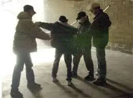 Baby-gang picchia coetaneo: 4 fermati