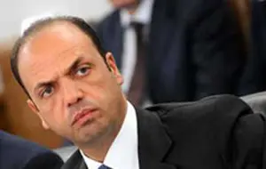 Conferenza stampa di Ferragosto: Alfano fra immigrazione e femminicidio