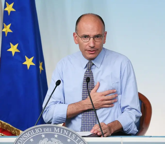 Letta annuncia tagli alle spese: «meno auto blu e voli di Stato». Sull'Imu si decide a fine agosto