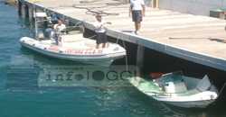 Natante affonda in porto mentre fa rifornimento: interviene la guardia costiera