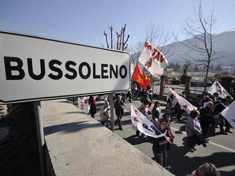 Furto all'Aib di Bussoleno (Torino): ritrovata la refurtiva, sul furgone la firma dei No-Tav