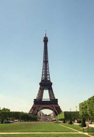 Parigi, falso allarme bomba: evacuata per due ore la Torre Eiffel