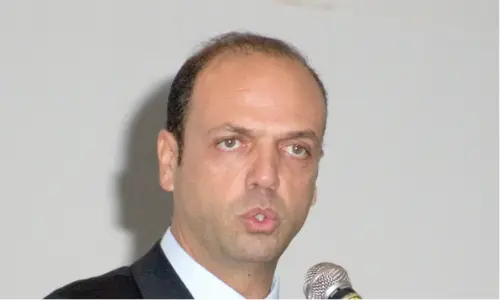 Violenza negli stadi, Alfano: "Prorogato per altri tre anni l'arresto differito"