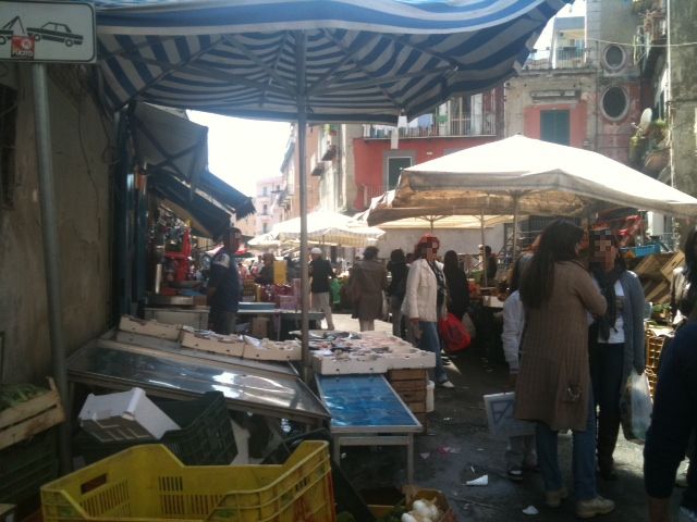 Vomero: Basta con le occupazioni abusive di suolo pubblico