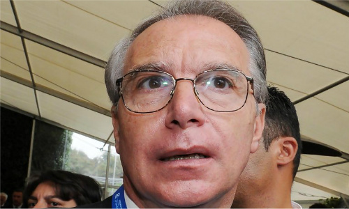 Epifani: "Berlusconi faccia un passo indietro". Dura reazione del Pdl