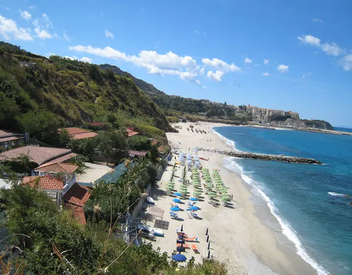 Suora  del "Cottolengo" muore a pochi metri da riva a Tropea