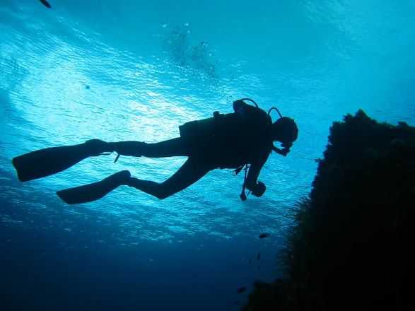 Tragedia a Genova: sub muore durante immersione notturna