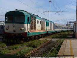 Incendio lungo i binari tra Roccella e Gioiosa, treni in ritardo