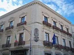 Il Presidente Abramo saluta il Prefetto Reppucci