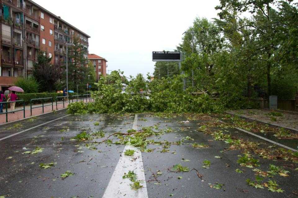 Torino fa i conti con i danni della tromba d'aria