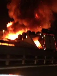 A24: tir va a fuoco, muore il conducente