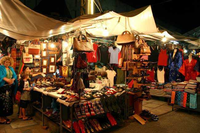 Napoli: megablitz al mercatino di Fuorigrotta