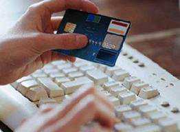 Consumatori UE diffidenti sugli acquisti online che comunque sono in aumento