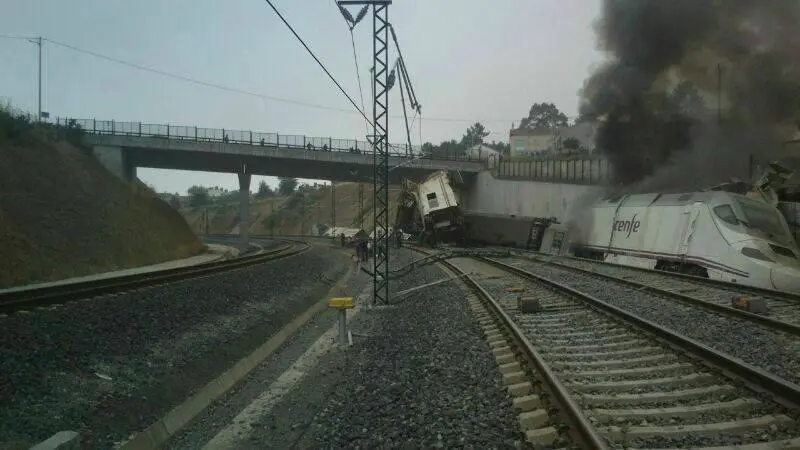 Spagna: deraglia treno, almeno 77 morti [Video]