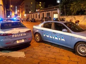 Orrore a Salerno: uccide la madre con una sega e cucina pezzi del cadavere