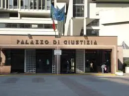 Muore prima di deporre in tribunale: teste stroncato da infarto