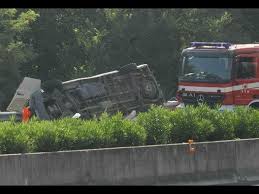 Scontro tra camion e furgone: quattro morti sulla tangenziale di Crema (Cremona)