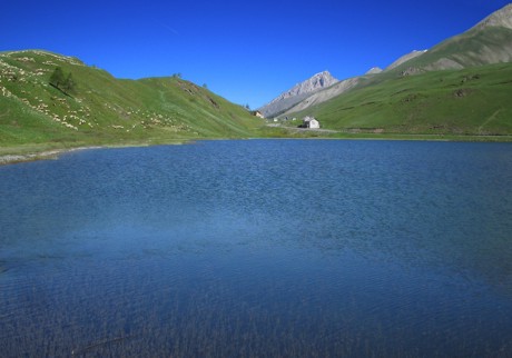 Cuneo: elicottero francese precipita nel Lago della Maddalena