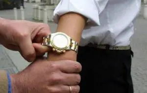 Ancora allarme rapine a Napoli: la vittima è il proprietario di un Rolex