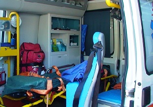 Incidente stradale: perde il controllo della propria autovettura e finisce fuori strada