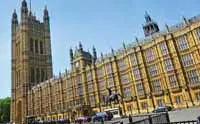 Provvedimento shock del governo britannico. Presto tre genitori di un bambino?