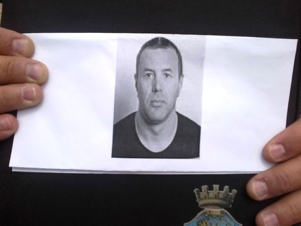 Recanati: autobomba contro la Clementoni e minaccia una maestra, è caccia ad un romeno