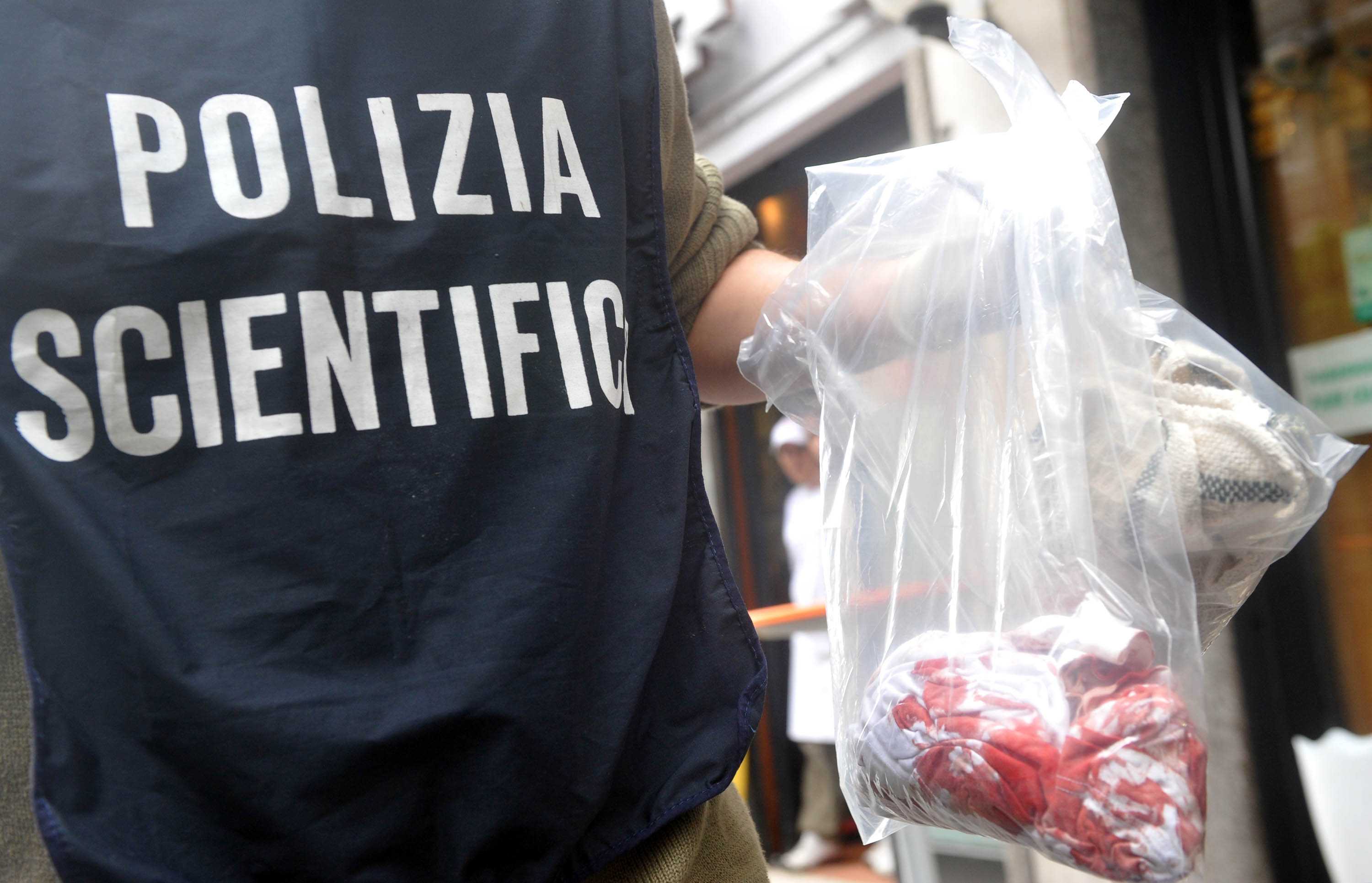 Giallo a Bologna, donna trovata morta in un congelatore