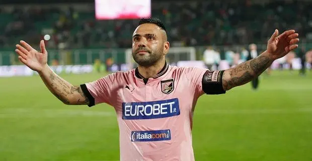 Miccoli: interrogatorio fiume in Procura. Oggi la conferenza stampa tra l'indignazione dei tifosi