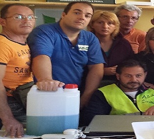 Asa: lavoratori fanno irruzione in Comune con taniche di benzina