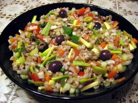Insalata di farro e verdure