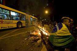 Brasile, proteste contro il caro-trasporti e le spese per i Mondiali