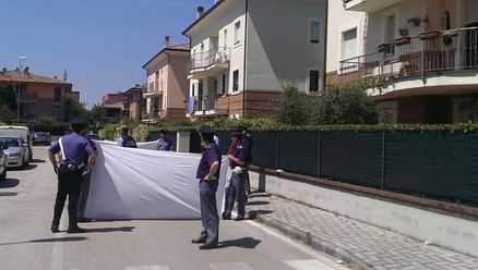 Perugia: donna sgozzata in strada a Foligno