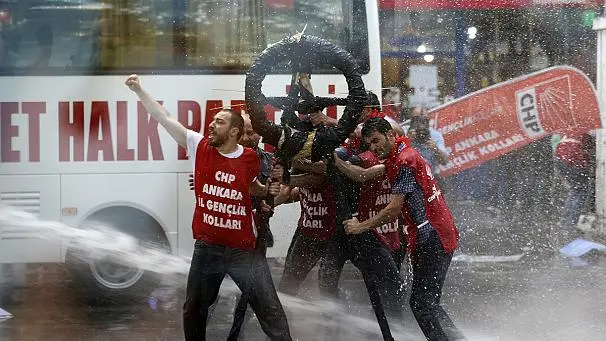 Turchia: scontri ad Istanbul tra Polizia e manifestanti