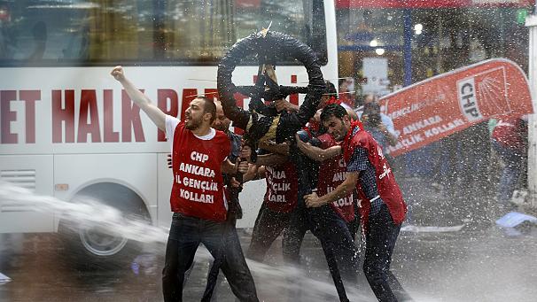 Turchia: scontri ad Istanbul tra Polizia e manifestanti