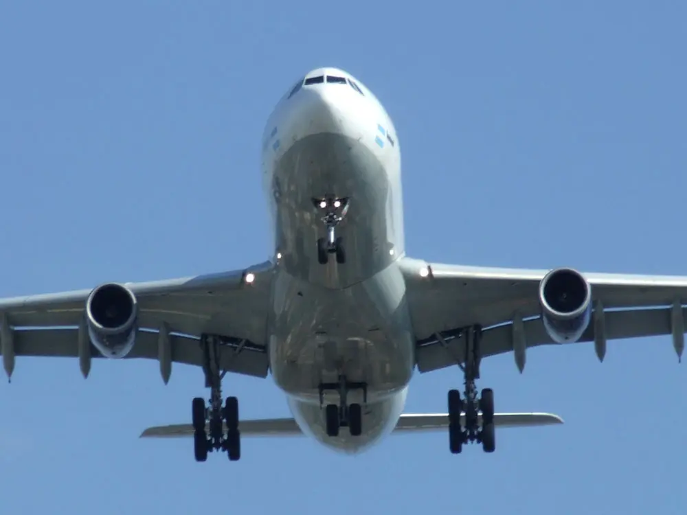 Muore assiderato nel carrello di un aereo diretto a Mosca