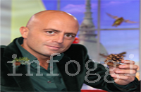 Luca Abete torna dal politico disonesto [Video]