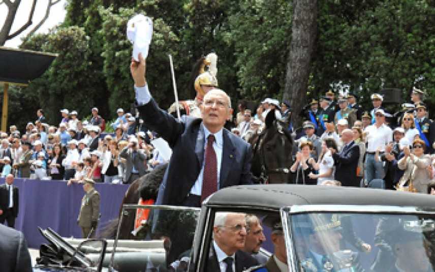 Celebrazioni 2 Giugno, Napolitano applaudito alla parata