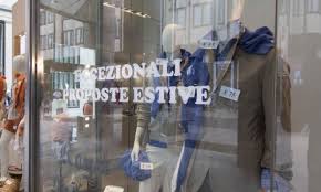Negozi milanesi, il maltempo aggrava la crisi: le vendite abbigliamento in flessione del 12%