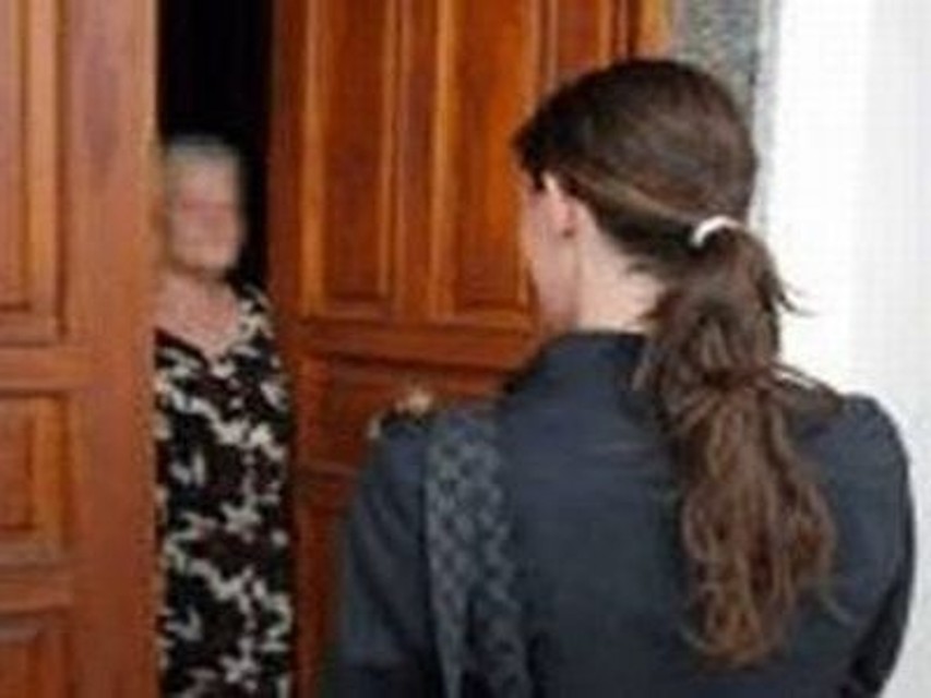 Derubata in casa, anziana raggirata da finta dipendente dell'Inps