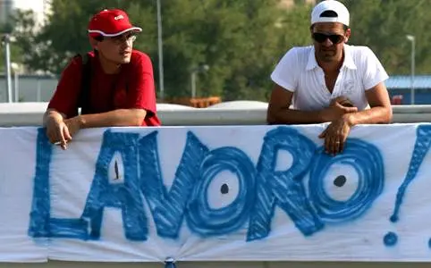 Disoccupazione record: 12,8% ai massimi dal 1977.   Senza lavoro il 41,9% dei giovani