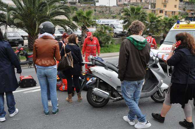 Tragico incidente stradale nel napoletano, muore un ventunenne