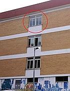 Studente gay si getta dalla finestra della scuola