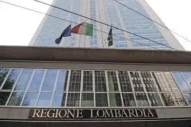 Pirellone, (lievi) tagli agli stipendi: quasi ottomila euro al mese
