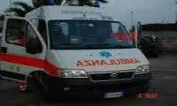 Incidente stradale a Carbonia: ciclista sbatte contro auto ferma e muore