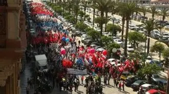 Lanci di uova e petardi al Corteo dei Sindacati a Cagliari: ferito un manifestante