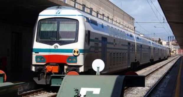 Arezzo: 30enne minaccia di darsi fuoco sul treno