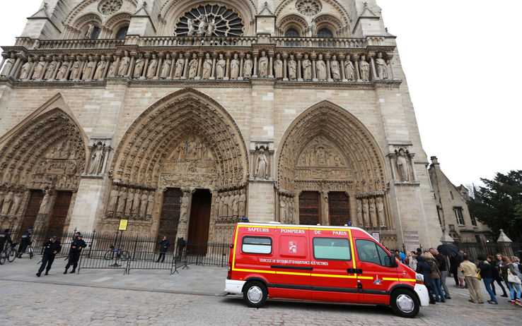 Notre Dame: dopo il suicidio la cattedrale sarà sconsacrata?