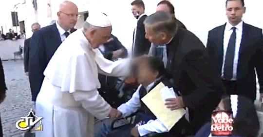 Presunto esorcismo di Papa Francesco: Boffo si scusa e il portavoce della Santa Sede smentisce